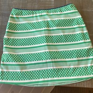 Vineyard Vines adorable green and white skirt with navy piping.